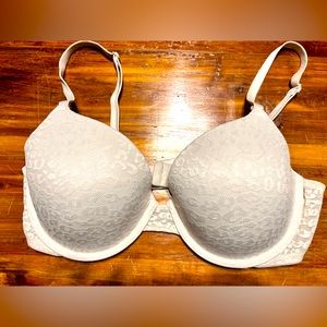 Pink brand. NWT. Size 36D bra. White / pink.